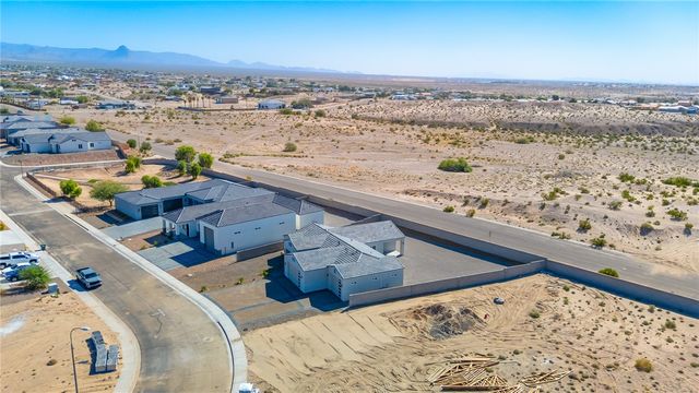 1898 E Via San Marino, Fort Mohave, AZ 86426