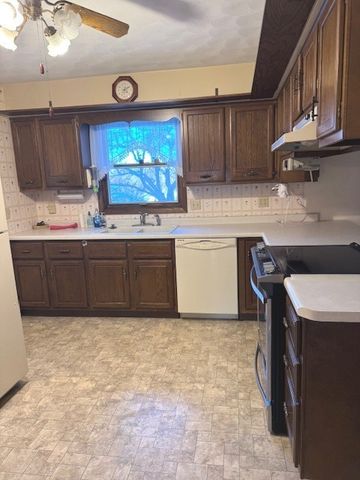 8 Pine Ridge Lane, Geneseo, IL 61254