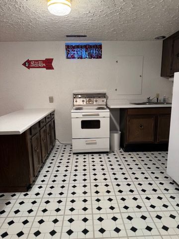 8 Pine Ridge Lane, Geneseo, IL 61254