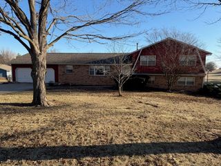 8 Pine Ridge Lane, Geneseo, IL 61254