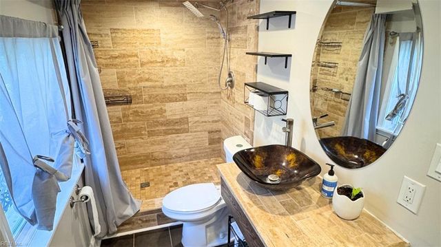 6104 Lockamy LN, Norfolk, VA 23502