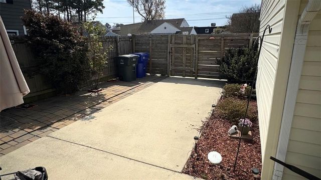 6104 Lockamy LN, Norfolk, VA 23502