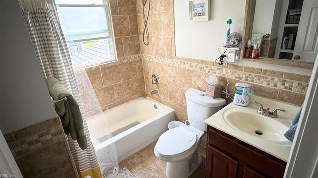 6104 Lockamy LN, Norfolk, VA 23502