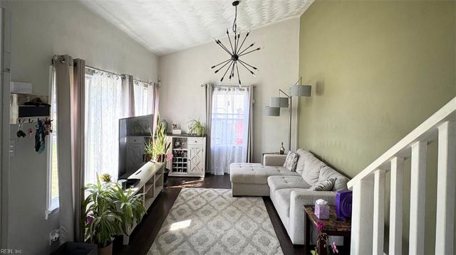 6104 Lockamy LN, Norfolk, VA 23502