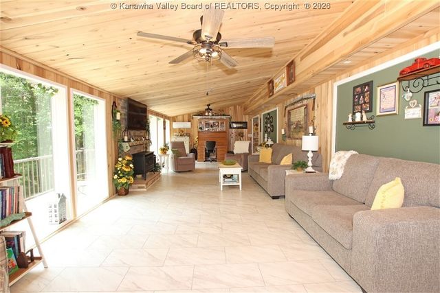 960 Grandview Road, Daniels, WV 25832