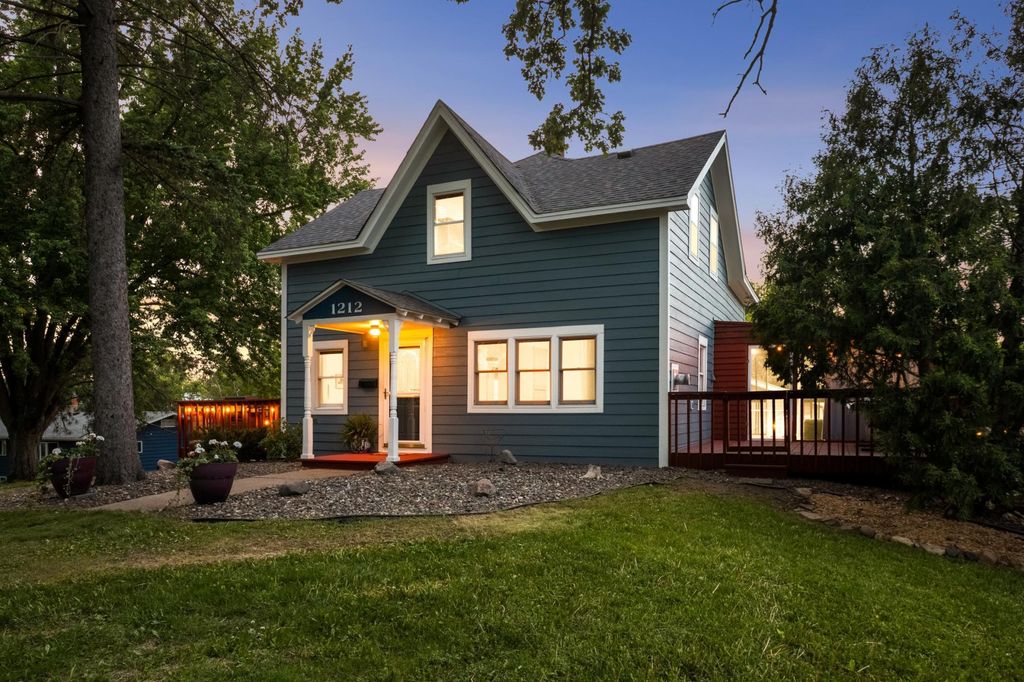 1212 Olive Street W, Stillwater, MN 55082