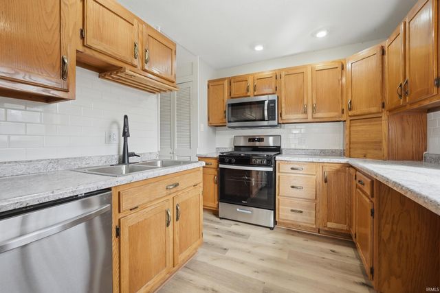 3311 S Cedar Crest Circle, Fort Wayne, IN 46809