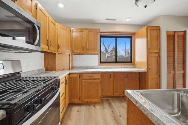 3311 S Cedar Crest Circle, Fort Wayne, IN 46809