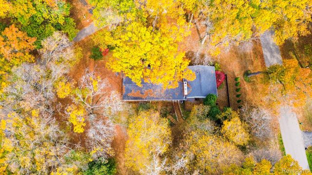 4966 Whispering Pine Lane, Bloomfield Charter Township, MI 48302