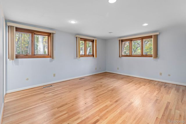 4966 Whispering Pine Lane, Bloomfield Charter Township, MI 48302
