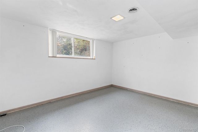 4966 Whispering Pine Lane, Bloomfield Charter Township, MI 48302