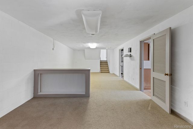4966 Whispering Pine Lane, Bloomfield Charter Township, MI 48302