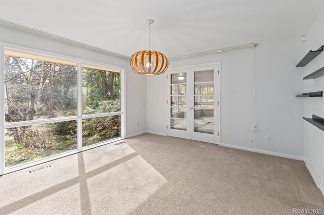 4966 Whispering Pine Lane, Bloomfield Charter Township, MI 48302