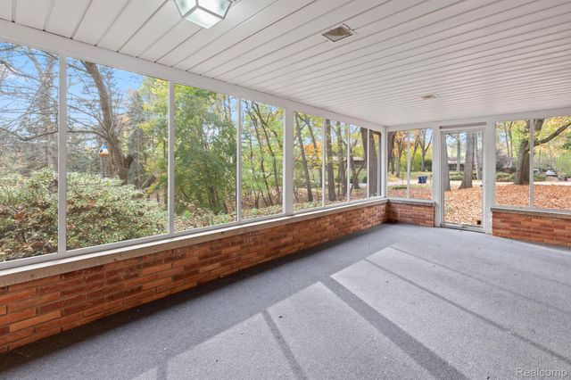 4966 Whispering Pine Lane, Bloomfield Charter Township, MI 48302