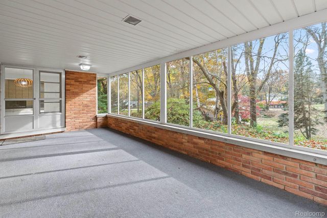 4966 Whispering Pine Lane, Bloomfield Charter Township, MI 48302