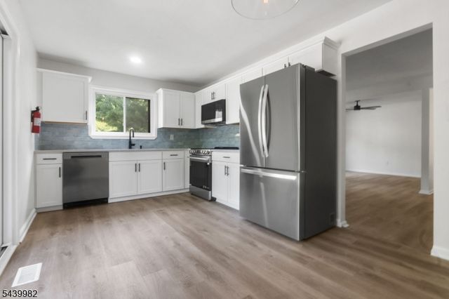 13235 Dell Pl 235, Stanhope Boro, NJ 07874