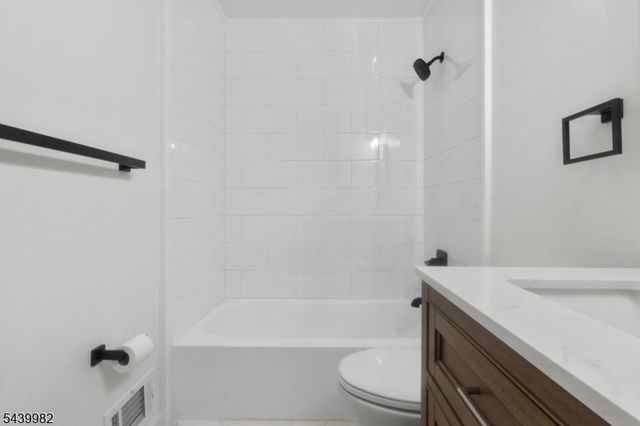 13235 Dell Pl 235, Stanhope Boro, NJ 07874