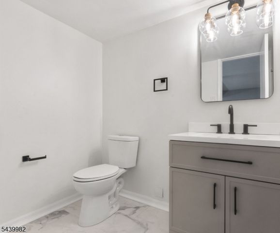 13235 Dell Pl 235, Stanhope Boro, NJ 07874