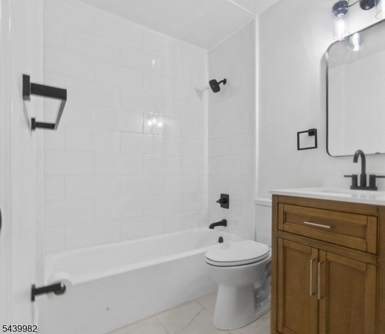 13235 Dell Pl 235, Stanhope Boro, NJ 07874