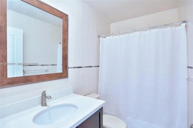 15870 SW 69th Ln, Miami, FL 33193