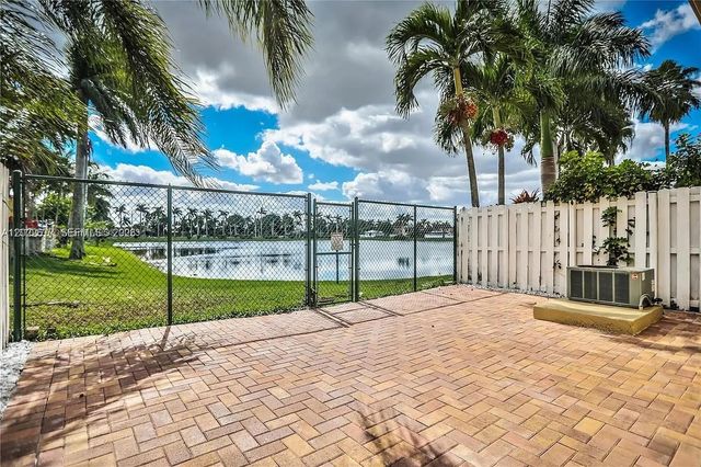 15870 SW 69th Ln, Miami, FL 33193