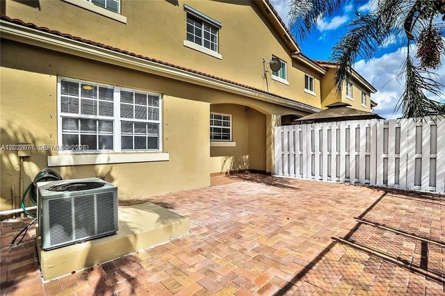 15870 SW 69th Ln, Miami, FL 33193