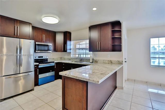 15870 SW 69th Ln, Miami, FL 33193