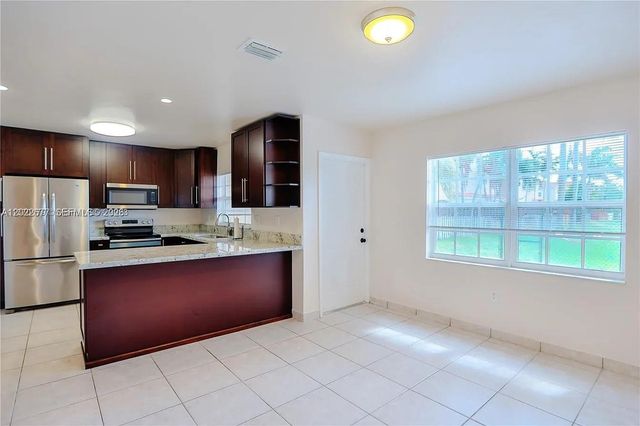 15870 SW 69th Ln, Miami, FL 33193