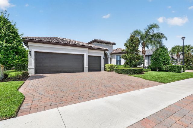 604 SE Monteiro Drive, Port St. Lucie, Port St Lucie, FL 34984