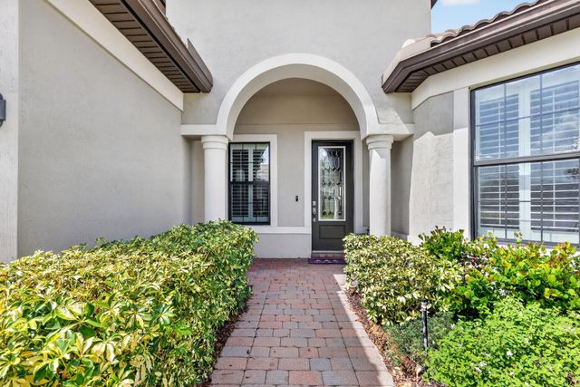 604 SE Monteiro Drive, Port St. Lucie, Port St Lucie, FL 34984