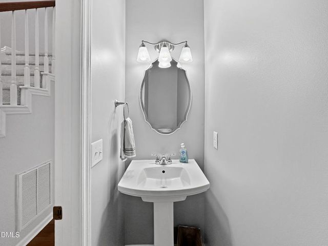 8221 Hempshire Place 105, Raleigh, NC 27613