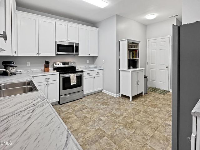 8221 Hempshire Place 105, Raleigh, NC 27613