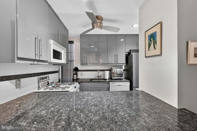 114 N 21ST, Philadelphia, PA 19103