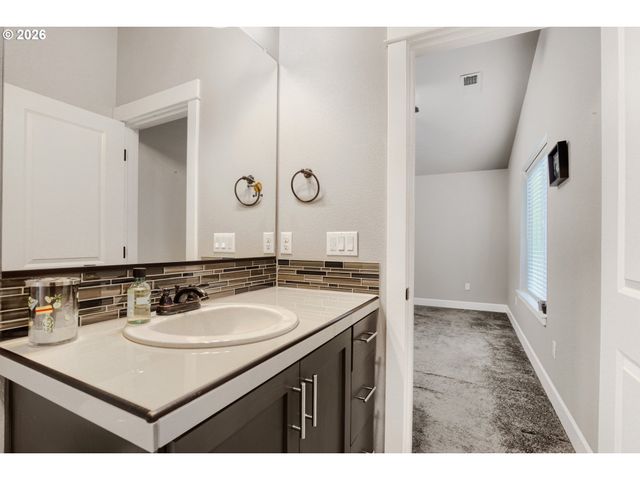 11060 Ne OREGON St, Portland, OR 97220