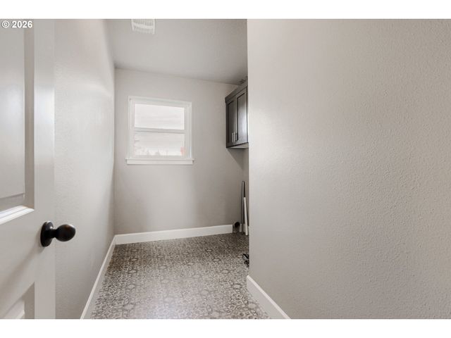 11060 Ne OREGON St, Portland, OR 97220
