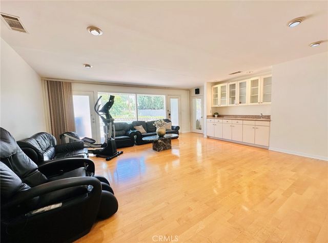 1558 Wembley Road, San Marino, CA 91108