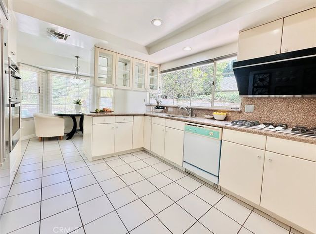 1558 Wembley Road, San Marino, CA 91108