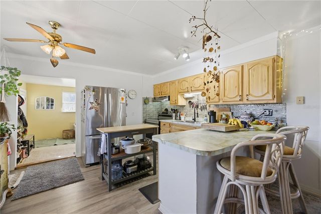 872 LAKE SHORE TERRACE, Interlachen, FL 32148