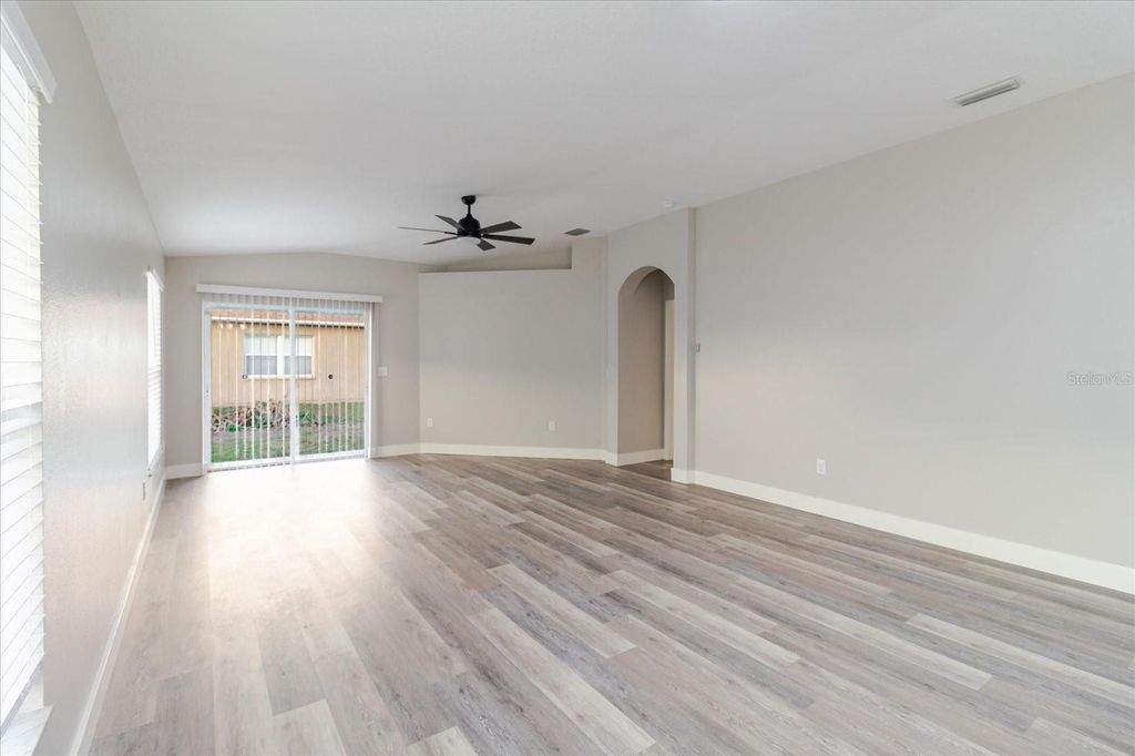 Image 12 of property listing at 7861 CARRIAGE POINTE DRIVE, Gibsonton, FL 33534