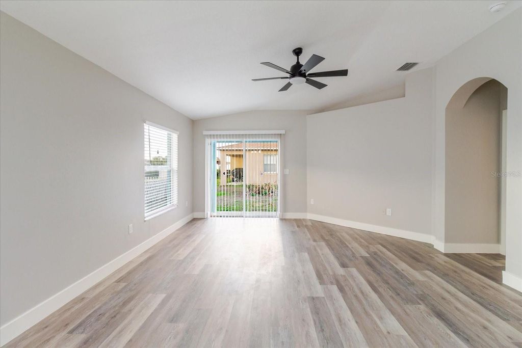 Image 15 of property listing at 7861 CARRIAGE POINTE DRIVE, Gibsonton, FL 33534