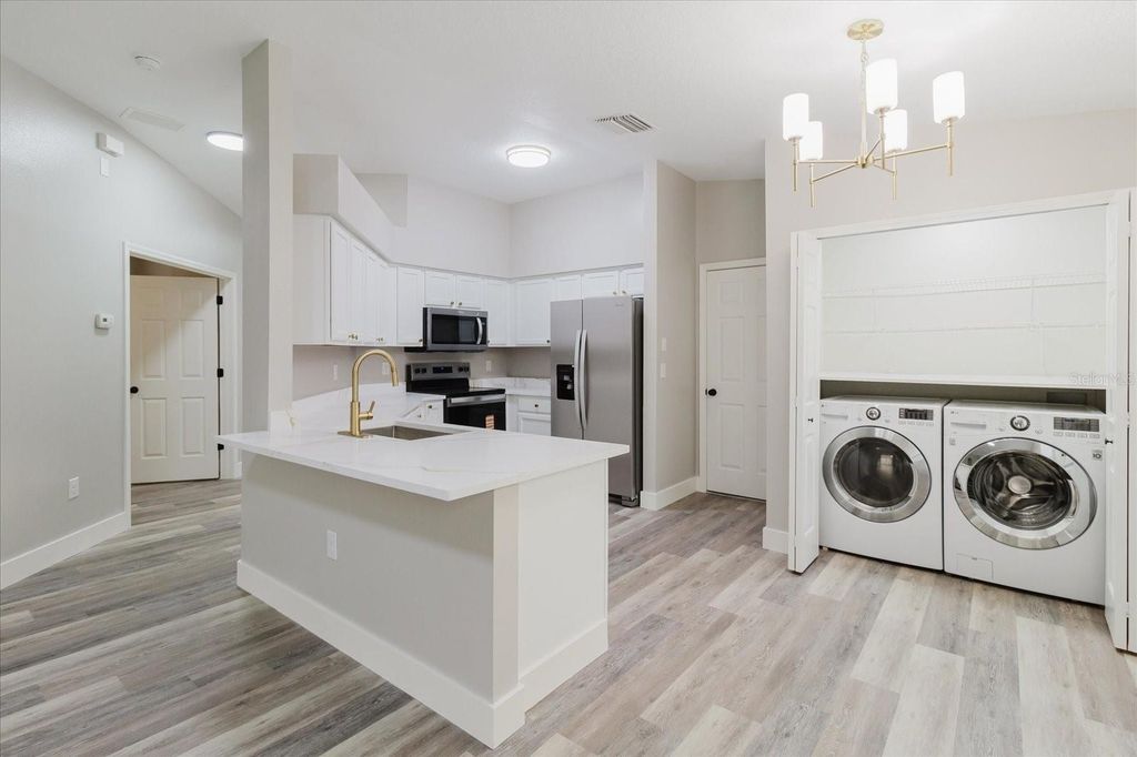 Image 18 of property listing at 7861 CARRIAGE POINTE DRIVE, Gibsonton, FL 33534