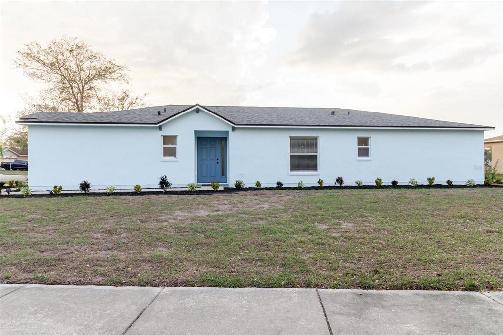 Image 4 of property listing at 7861 CARRIAGE POINTE DRIVE, Gibsonton, FL 33534