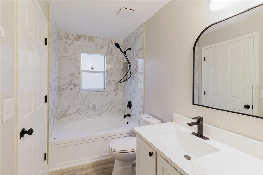 Image 35 of property listing at 7861 CARRIAGE POINTE DRIVE, Gibsonton, FL 33534