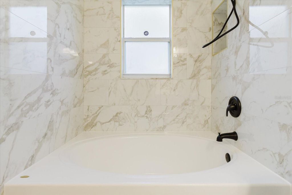 Image 36 of property listing at 7861 CARRIAGE POINTE DRIVE, Gibsonton, FL 33534