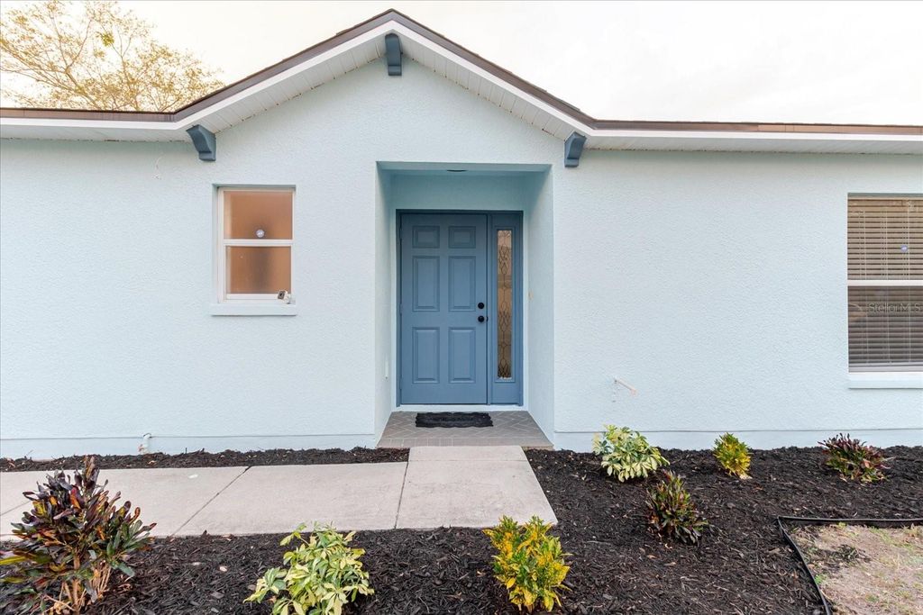 Image 5 of property listing at 7861 CARRIAGE POINTE DRIVE, Gibsonton, FL 33534