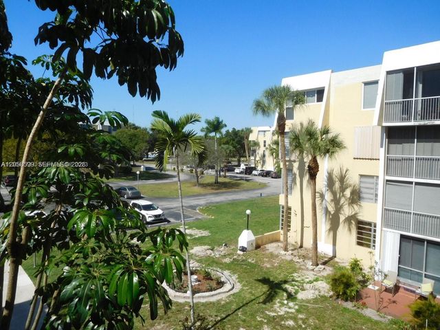 940 NE 199th Street 209, Miami, FL 33179