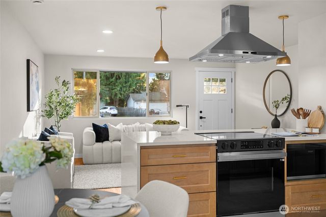 21105 7th Avenue W, Bothell, WA 98021