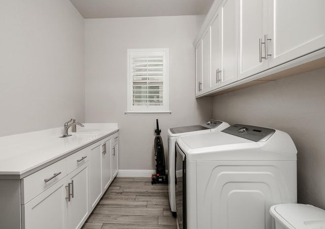 11323 N Via San Toma Drive, Fresno, CA 93730