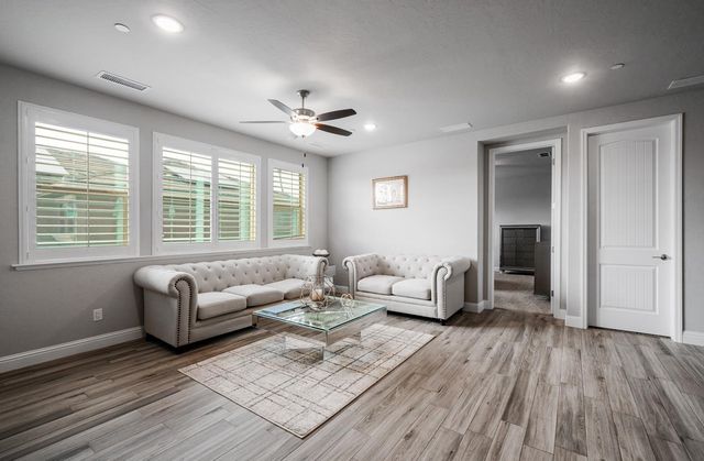 11323 N Via San Toma Drive, Fresno, CA 93730