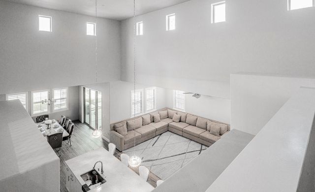 11323 N Via San Toma Drive, Fresno, CA 93730